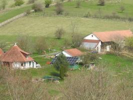 Eladó komplex farmgazdaság istállóval, sajtüzemmel, lakóházzal és melléképületekkel Gyűrűfűn