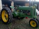 Veterán traktor John Deere A