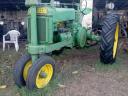 Veterán traktor John Deere A
