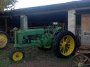 Veterán traktor John Deere A