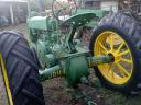 Veterán traktor John Deere A