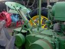 Veterán traktor John Deere A