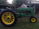 Veterán traktor John Deere A