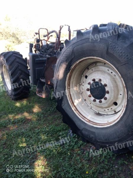 Eladó kiégett New Holland 7040 traktor alkatrésznek