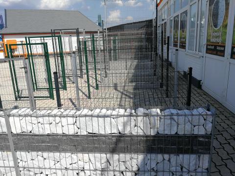 Gabion kőkerítés,  táblás kerítés panel,  kerítéspanel,  vadháló,  drótfonat,  drótháló,  oszlop,  kapu