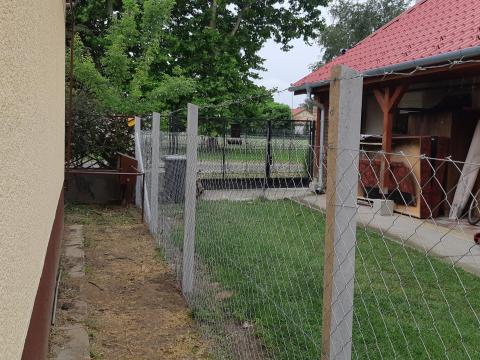 Drótfonat a gyártótól! Vadháló,  drótháló,  drótkerítés,  kerítésdrót,  betonoszlop,  kerítéspanel Drótfonat a gyártótól! Vadháló,  drótháló,  drótkerítés,  kerítésdrót,  betonoszlop,  kerítéspanel