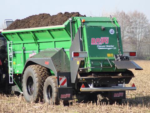 BRIRI Director 24 tandemtengelyes mélyteknős szervestrágyazóró,  PRÉMIUM kivitel BRIRI Director 24 tandemtengelyes mélyteknős szervestrágyazóró,  PRÉMIUM kivitel