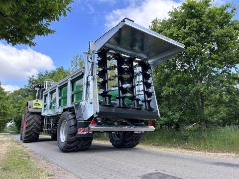 BRIRI MANURE Instructor univerzális ECONOMY szervestrágyazóró 7-12 t össztömeg BRIRI MANURE Instructor univerzális ECONOMY szervestrágyazóró 7-12 t össztömeg