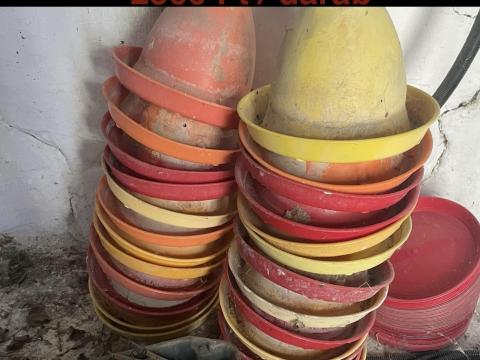 Baromfi itató, súlyszelepes Baromfi itató, súlyszelepes