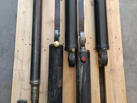 Timberjack 810B-C-D-E kardánsor bontott, jó állapotban – F603013, F050826, F600102, F033062 Timberjack 810B-C-D-E kardánsor bontott, jó állapotban – F603013, F050826, F600102, F033062