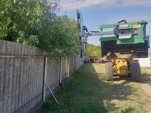 GreenTec LRS 2402 gépi tárcsás ágvágó bérlés erdészeti, mezőgazdasági utak melletti belógó ágak, gyümölcsösök és közterületek karbantartására GreenTec LRS 2402 gépi tárcsás ágvágó bérlés erdészeti, mezőgazdasági utak melletti belógó ágak, gyümölcsösök és közterületek karbantartására