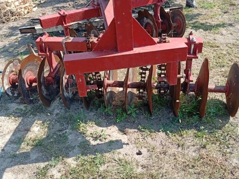 Tárcsa rögtörővel Tárcsa rögtörővel