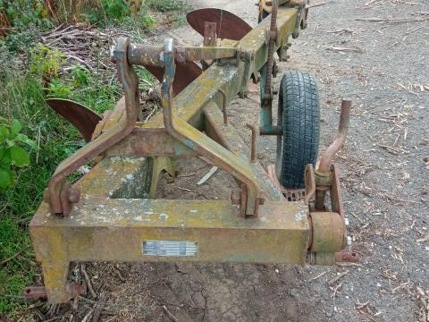 Eladó háromfejes szlovák eke