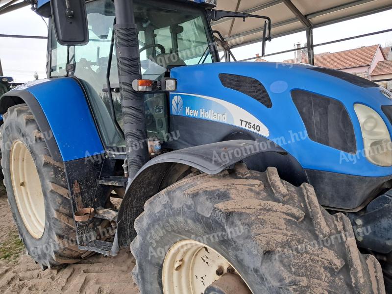 New Holland traktor