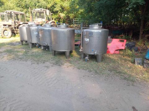 Inox 500l boros tartály eladó. Inox 500l boros tartály eladó.