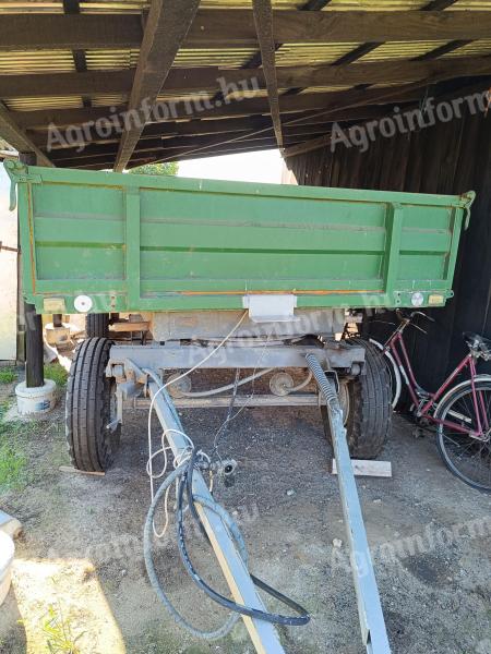 Eladó 4 tonnás, 3 oldalra billenő pótkocsi új gumikkal, műszakival, törzskönyvvel