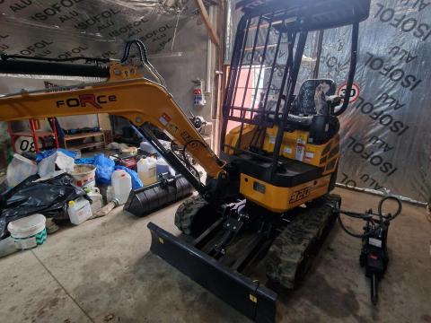 Force 320 minikotrógép eladó, 150 üzemórával Force 320 minikotrógép eladó, 150 üzemórával
