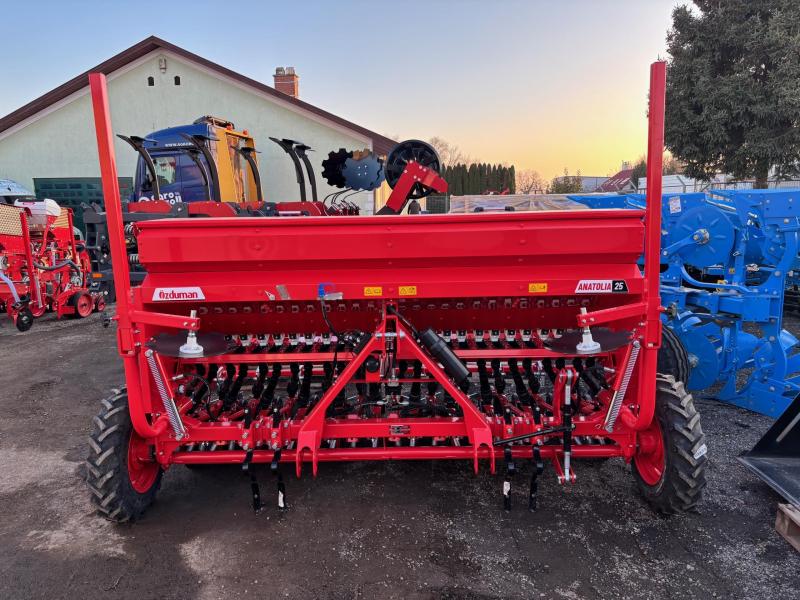 Özduman ANATOLIA 3 m 25 soros dupla tárcsás univerzális gabonavetőgép akciós készletről Özduman ANATOLIA 3 m 25 soros dupla tárcsás univerzális gabonavetőgép akciós készletről