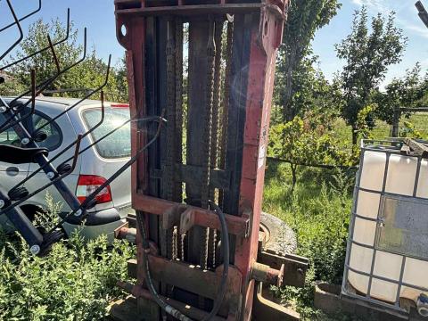 Eladó jó állapotú targoncatorony felújított munkahengerrel Eladó jó állapotú targoncatorony felújított munkahengerrel