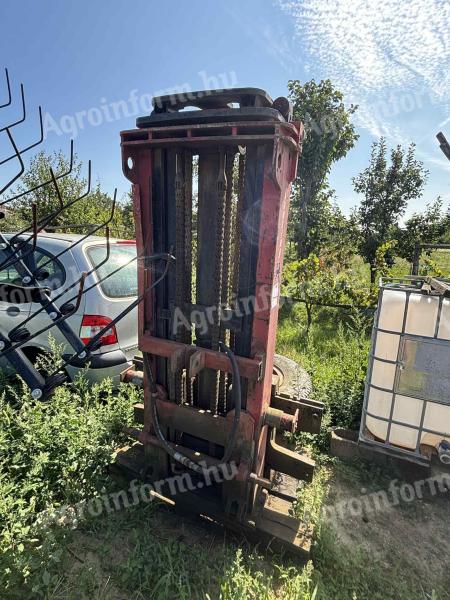 Eladó jó állapotú targoncatorony felújított munkahengerrel
