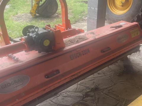 EFGCH220M hidraulikus eltolású kalapácsos szárzúzó GEOGRASS EFGCH220M hidraulikus eltolású kalapácsos szárzúzó GEOGRASS
