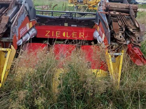 Eladó Ziegler 6 soros kukorica vágóasztal New Holland kerettel Eladó Ziegler 6 soros kukorica vágóasztal New Holland kerettel