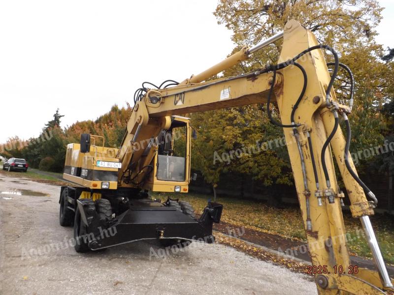 Caterpillar 212 B FT Rendszámos