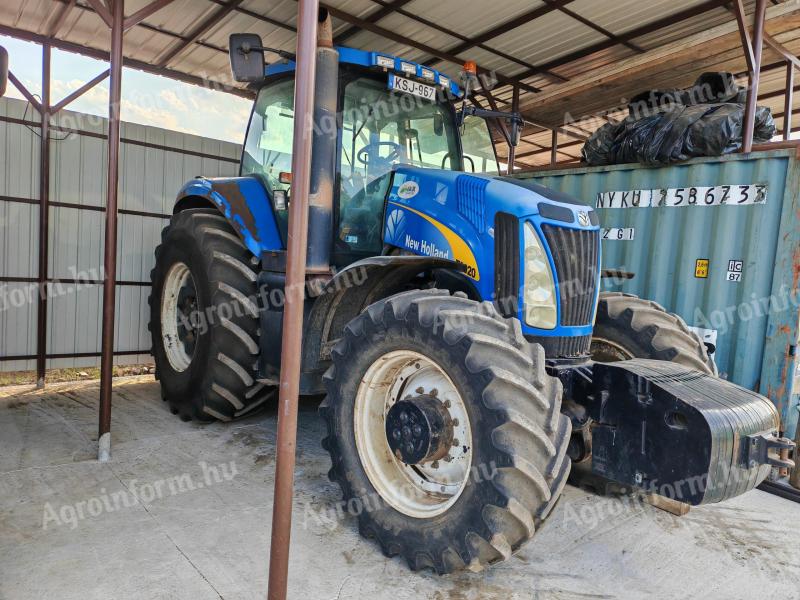 New Holland T8020 traktor eladó, 2007-es, jó állapotban,hátul új gumikkal