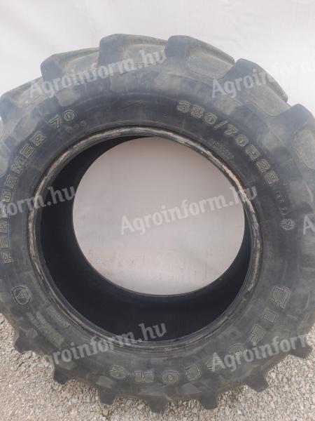 2 db Firestone 380/70R28 használt gumiköpeny