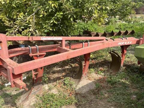 Helti 3 fejes eke és rönktörő fésű eladó – használt,  jó állapotban Helti 3 fejes eke és rönktörő fésű eladó – használt,  jó állapotban