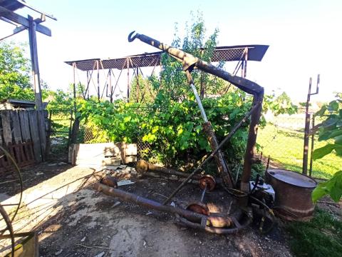 Eladó keveset használt emelő mezőgazdasági és építőipari felhasználásra Eladó keveset használt emelő mezőgazdasági és építőipari felhasználásra