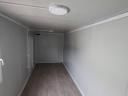 Eladó új konténer – 2,4 m x 6 m x 2,5 m – villanyszerelve,  PVC padlóval