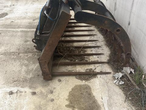 Eladó JCB trágyavilla rakodógéphez