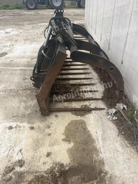 Eladó JCB trágyavilla rakodógéphez