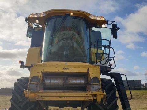 New Holland CR 9080 New Holland CR 9080