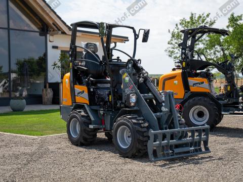 Mini önjáró rakodógép bukókerettel, kompakt rakodó (max. 1100 kg) / Giant G1500 (új)
