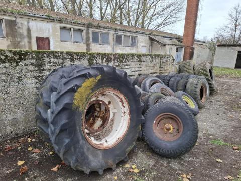 Mezőgazdasági gumiabroncsok felnivel nagy tételben eladók Mezőgazdasági gumiabroncsok felnivel nagy tételben eladók