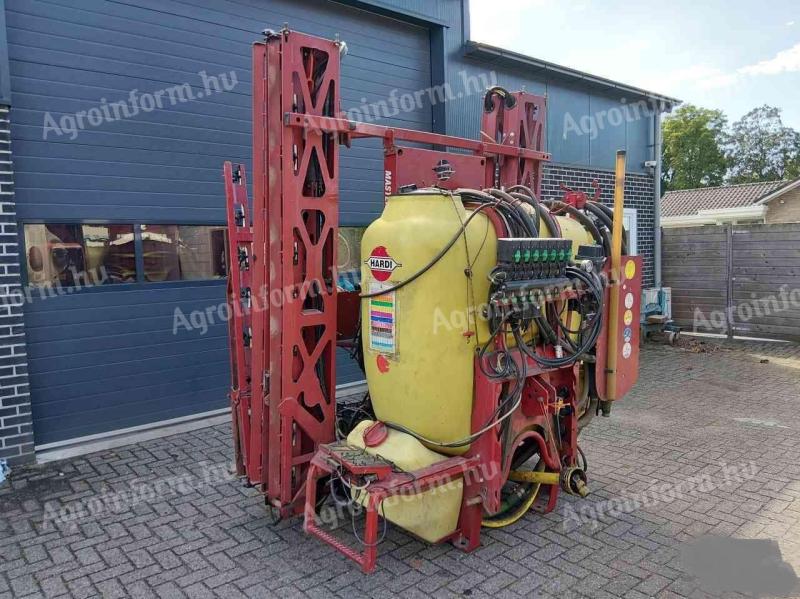 HARDI MASTER 1000 LITERES FÜGGESZTETT PERMETEZŐ,  16 MÉTERES SZÓRÓKERETTEL
