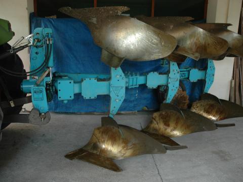 Eberhardt 120M háromfejes váltvaforgató eke jó állapotban eladó Eberhardt 120M háromfejes váltvaforgató eke jó állapotban eladó