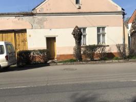 Makón,  Megyeház utcában 3 szobás,  összkomfortos,  tehermentes családi ház eladó