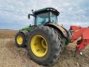 John Deere 8370R traktor kapcsolható ikerkerékkel