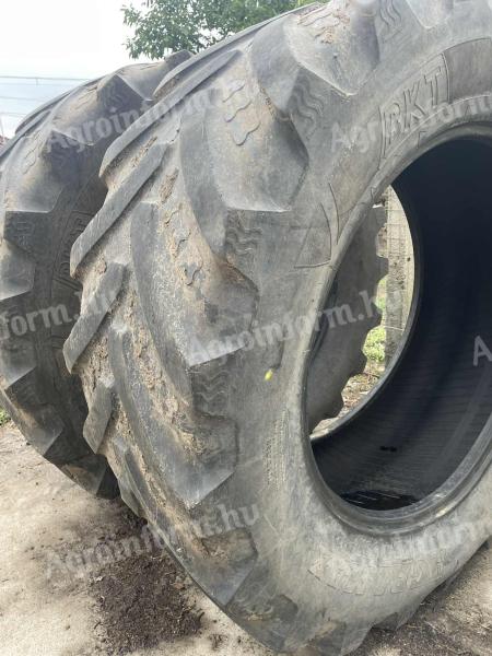 650/65R42 BKT gumiabroncs eladó