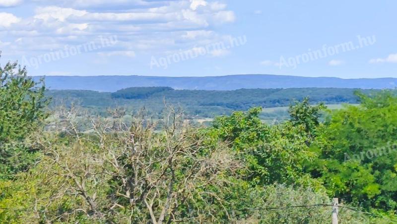 Eladó gazdasági épület a Balatontól 10 percre