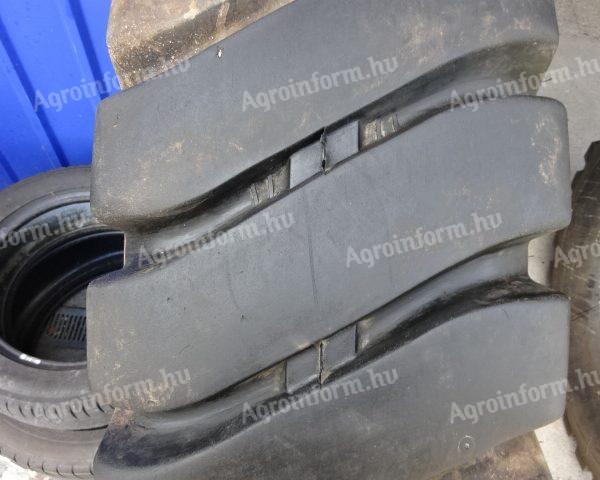 14R24 BKT EM937 Használt Gumiabroncs
