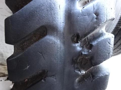 10.00 R20 Bridgestone R-Lug Használt Gumiabroncs 10.00 R20 Bridgestone R-Lug Használt Gumiabroncs