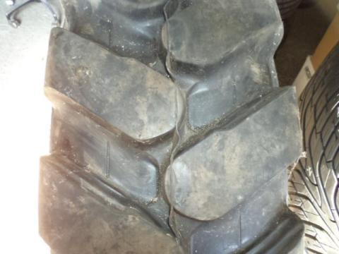 11.00 R20 Camso NHS Új Gumiabroncs 11.00 R20 Camso NHS Új Gumiabroncs