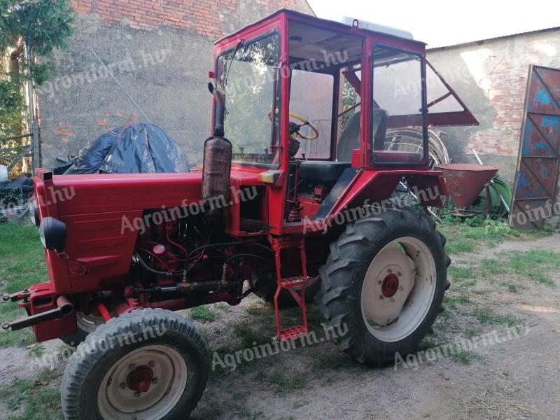 T25 traktor