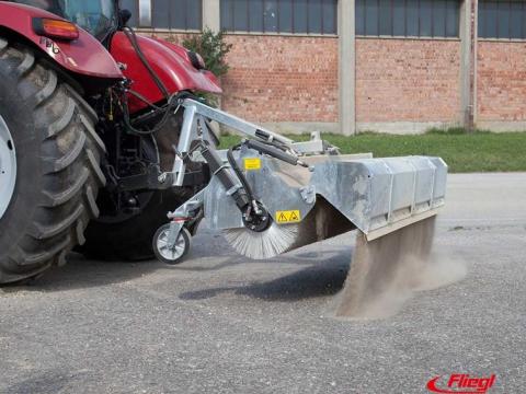 Fliegl Economy seprőgép hárompontos felfogatással Fliegl Economy seprőgép hárompontos felfogatással