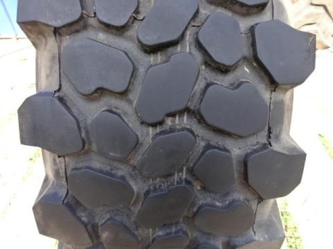 365/80 R20 Continental MPT81 Használt Gumiabroncs