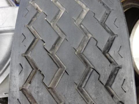 10.00 R20 Continental RS415 Használt Gumiabroncsok